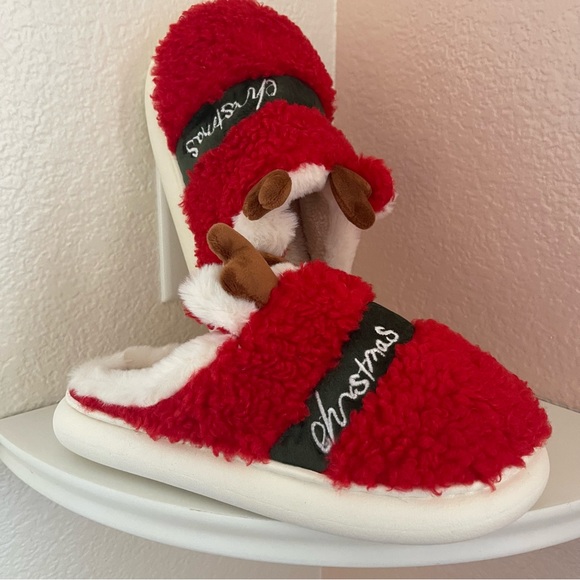 NWT Cute Christmas Reindeer Plush Memory Foam Slippers. - Picture 5 of 13
